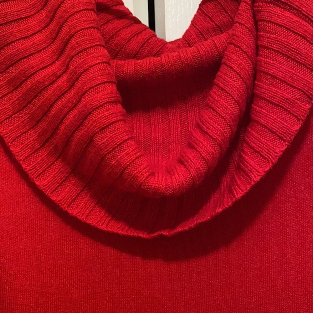 Express Ladies Red Sweater Size L. - Picture 9 of 10